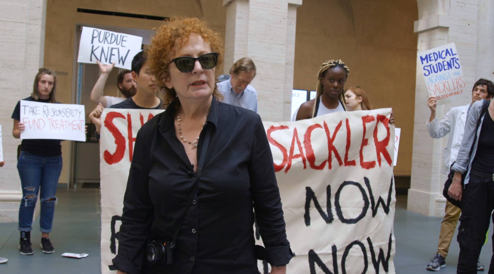 Fotografin Nan Goldin demonstriert gegen die Familie Sackler